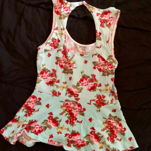 🔥Kirra (Pacsun) Light Blue Red Rose Blouse - Picture 2 of 8